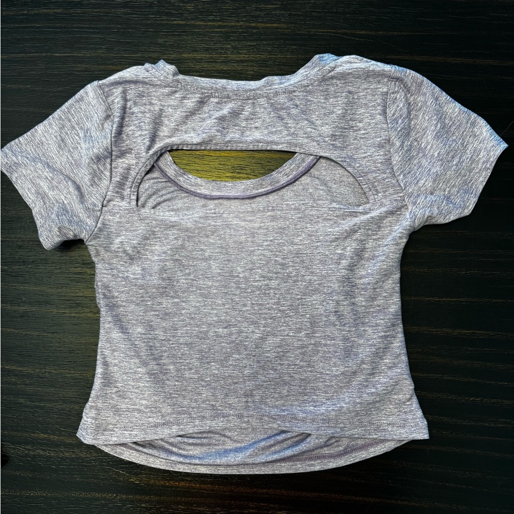 LOT (13 pieces) of running/workout clothes. - Picture 11 of 16
